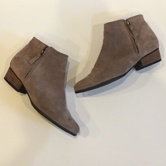 Blondo INGRID Waterproof Suede Taupe Ankle Booties - Picture 1 of 8